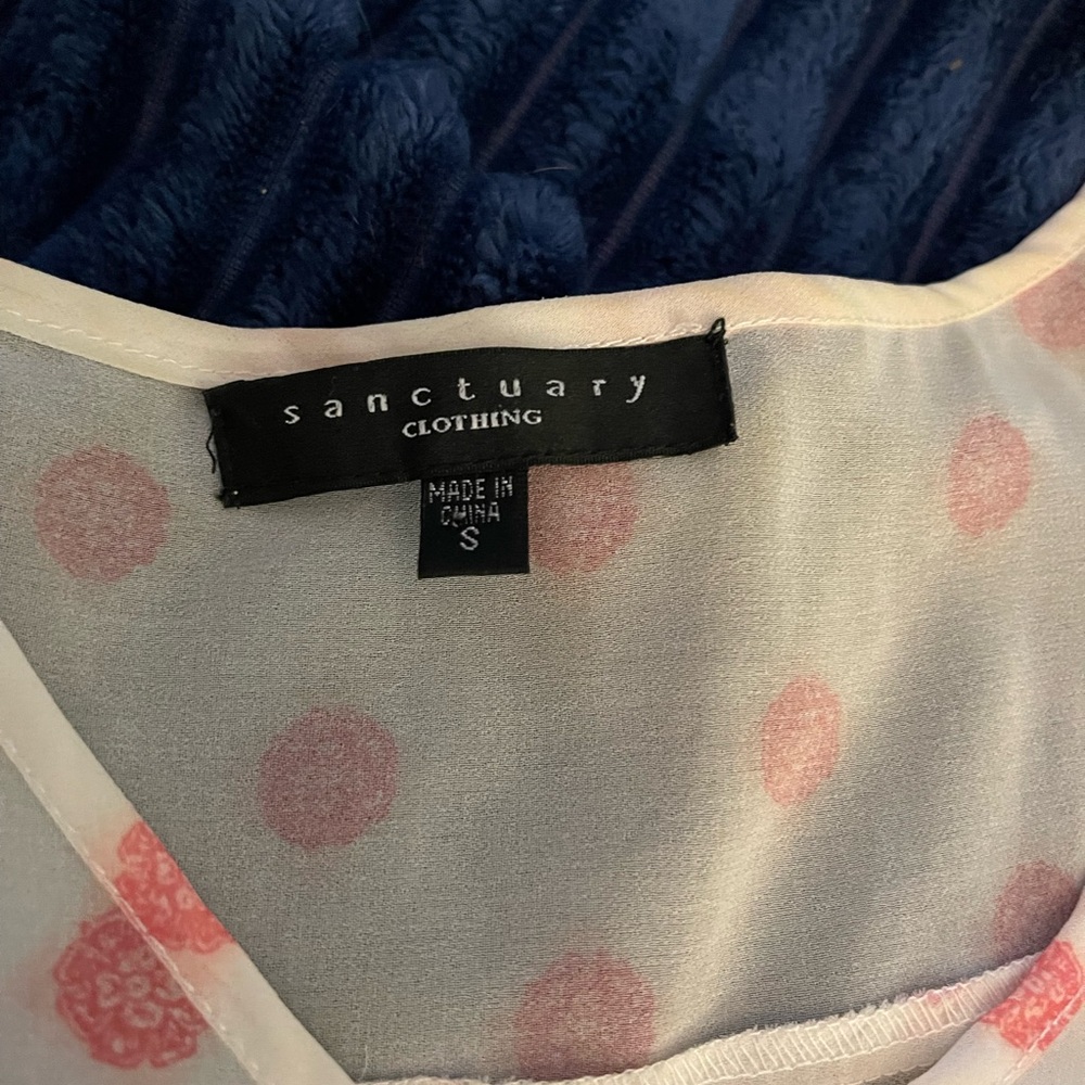 Cute blouse!! - Picture 3 of 3
